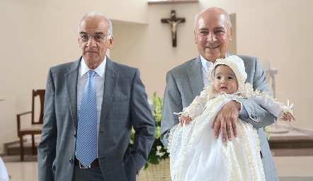  Amadeo con sus abuelos Gerardo Salas y Amadeo Calzada.