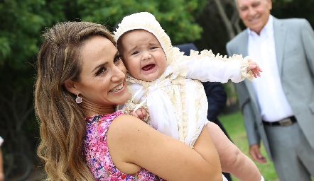  Alejandra Salas y Amadeo.