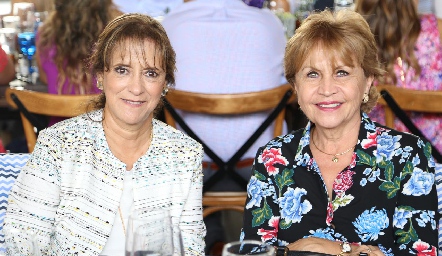  Margarita Acebo y Lupita Chávez.