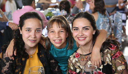  Mariana Acebo, Estela Calzada e Isabela Acebo.