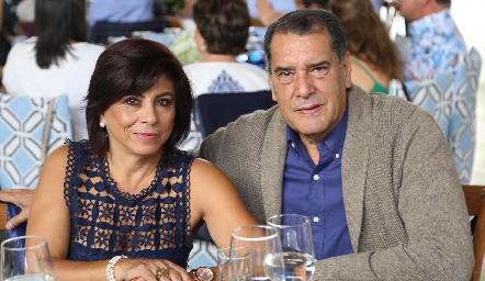  Adriana y Jorge Martínez .