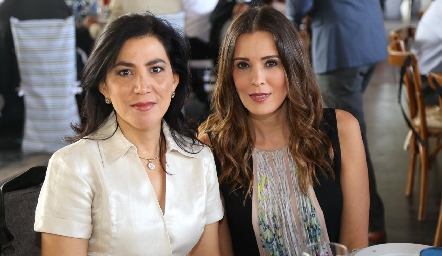 Claudia Pozos y Silvia Reynoso.