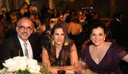  Eduardo Rodrigo, Alexa Zúñiga y Gabriela Rodrigo.