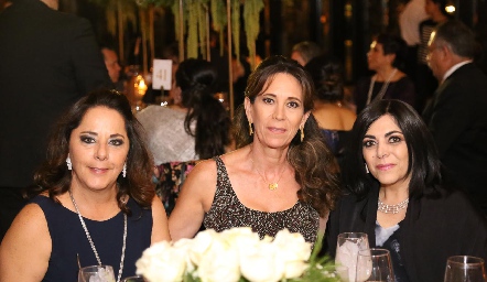 Karla Biagi, Carola Guerra y Yolanda Altamirano.