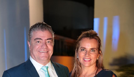  Roberto Lozano y Patricia Del Bosque de Lozano.
