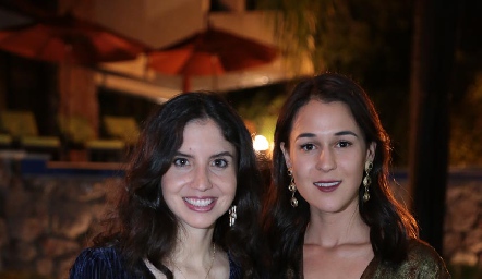  Alejandra Torres y Carmelita Del Valle.