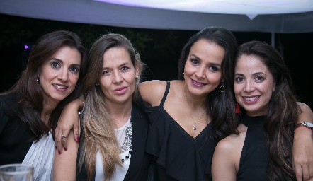 Vanessa Galarza, Marcela Torres, Adriana Revuelta y Daniela Anaya.