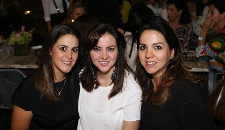  Mariana González, Alejandra Contreras y Fernanda Castillo.
