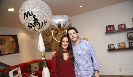  Claudia Antunes y Mauricio Dibildox se comprometieron en matrimonio.