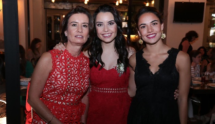  Gaby Andrés de Díaz Infante con sus hijas Gaby y Marcela Díaz Infante.