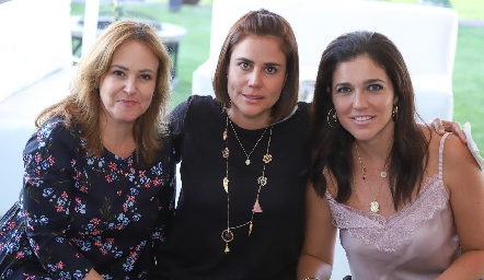  Ingrid Pérez, Maga Nieto y Mónica Moreno.