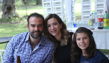  Carlos Andalón, Alejandra Bermea y Sofi.