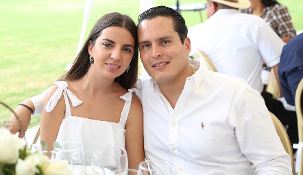  Melissa Paez y Roberto Flores .