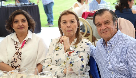  Adriana, María José y Fernando.