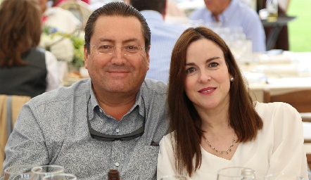  Rafael y Diana Olvera.