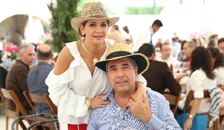  Isabel y Rafael Tobías.