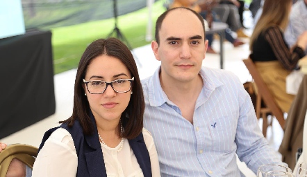  Elena Aguirre y Luis.