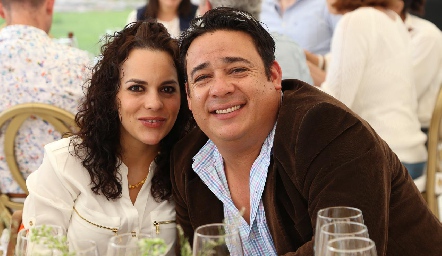 María Rodríguez y Emmanuel Guevara .