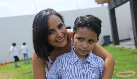  Susana Humara con su hijo Alex.