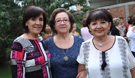  Blanca Valle, María Rodríguez y Gloria Cerda.