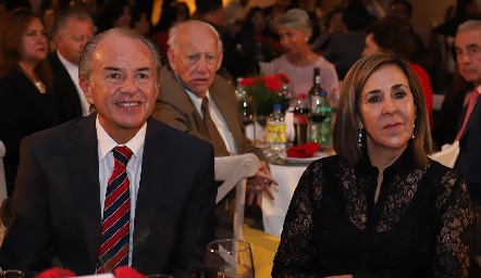  Juan Manuel Carreras López y Lorena Valle de Carreras.