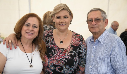  Dora Irma de Espinosa, Aurora García y Roberto Espinosa.