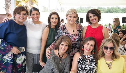  Carmen, Gaby, Sofía, Aurora, Gina, Rocío, Krista y Marcela.