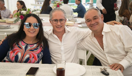  Claudia Álvarez, Jorge Aldrett y Fernando García.