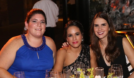  Amalia Rojas, Rita Villalobos y Ana Gaby González.