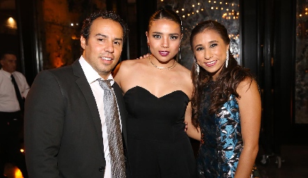  Rodrigo Gil, Sofía Villegas y Renata Vega.
