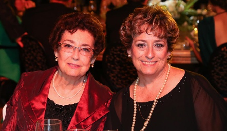  Beatriz Gómez y Marisol Gómez.