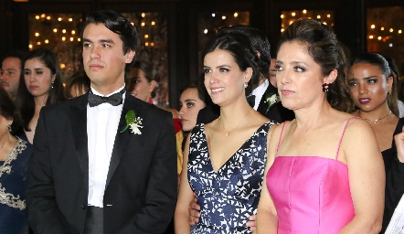  Jojo y Teresa Torre con su mamá Conchita Gutiérrez.