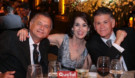  Carlos González, María Elena Torre y Félix González.