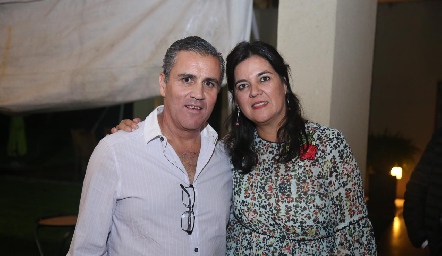  Eduardo Gómez y Cyntia Sánchez.