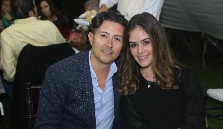  Ernesto Esquivel y Alejandra Salazar.