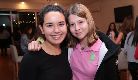  Natalia Hampshire y Mariana Lomelí.