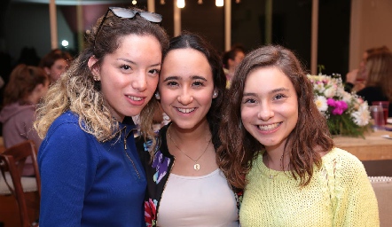  Galilea Cárdenas, Kaori Delgado y Dani González.
