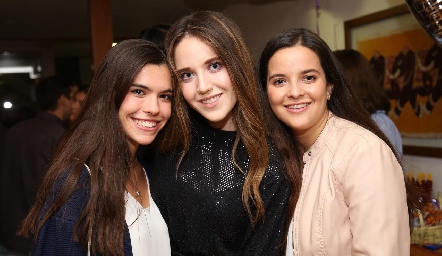  Celebrando el cumple de María.