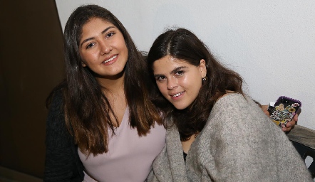  Mariana Ambriz y Maria Shefild.