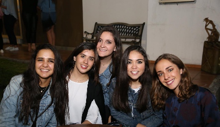  Mariana Islas, Montse González, Tania, Valeria Contreras y Marian Garcín.