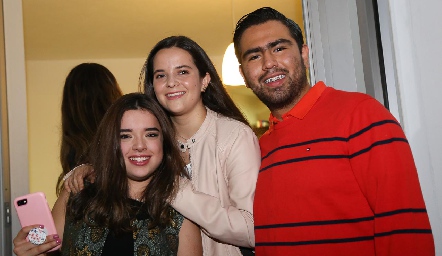  Festejando.