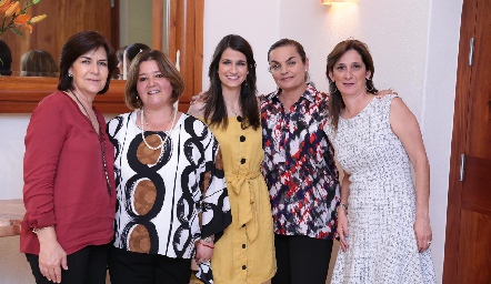  La novia con las organizadoras, Coco Mendizábal, Mónica Berlanga, Mónica Medlich, Adriana Díaz Infante y Mónica Leal.