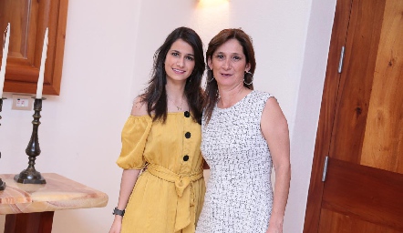  Mónica Medlich y su mamá, Mónica Leal.