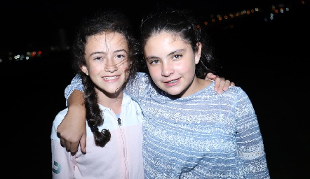  Montse y Connie.