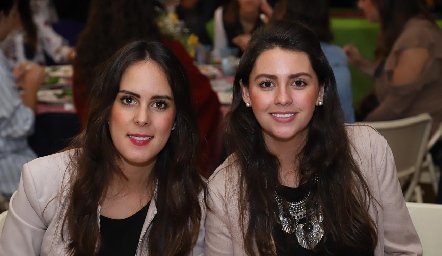  Claudia Antunes y Vicky Álvarez.