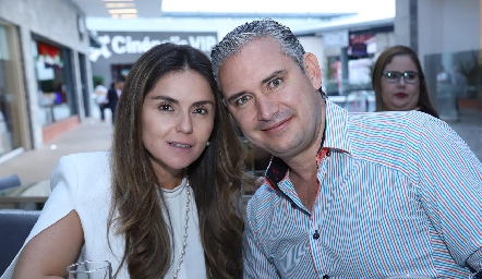  Claudia Pérez Amaral y Luis Castro.