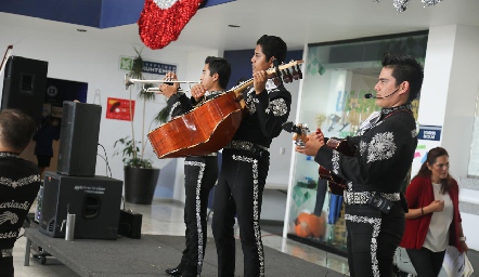  Fiesta Mexicana en la Universidad Cuauhtémoc.