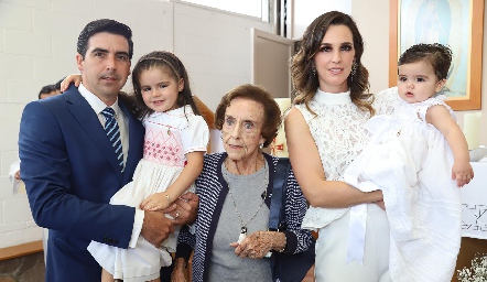  Familia Labastida con la bisabuela.