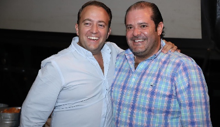  Javier Algara y Armando Villaseñor.