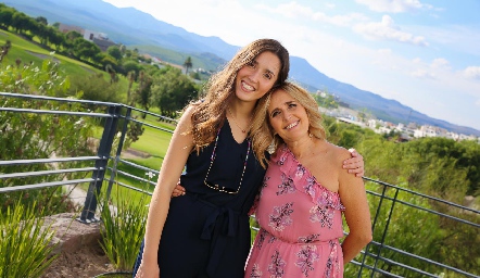  Valeria Alcalde y Sylvia Aguilar.